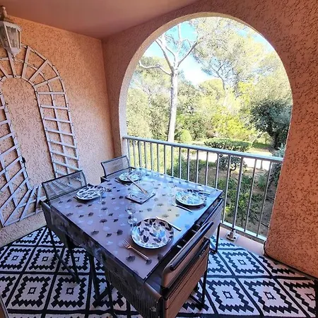 L'appart St Aygulf, 5mn A Pied Mer, Piscine, Tennis * Frejus